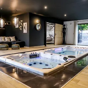Au Domaine Des Anges Avec Jacuzzi Privatif Dans La Hébergement de vacances
